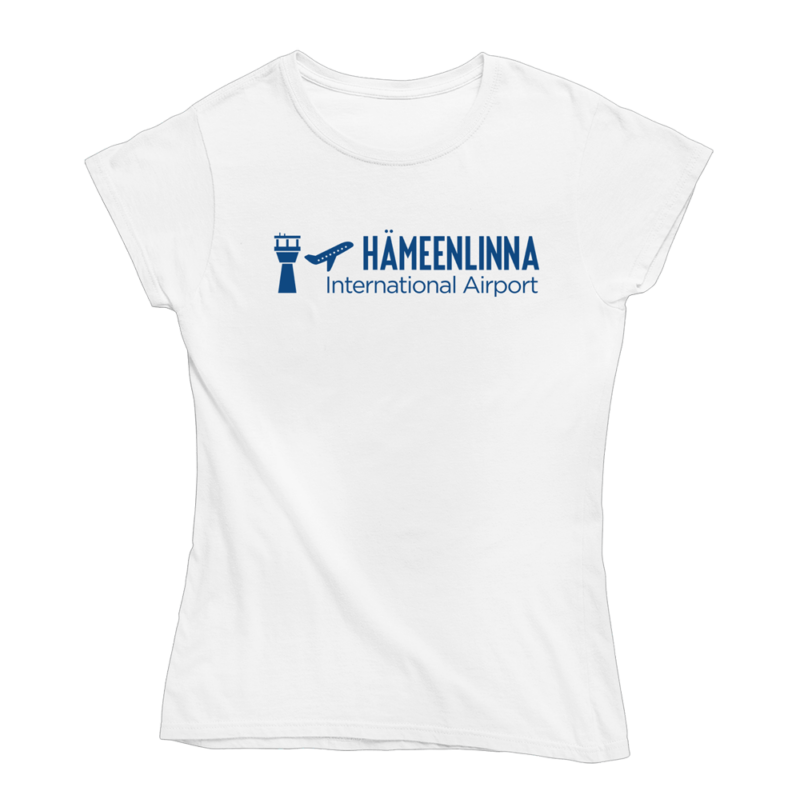 Hei me lennetään Hämeenlinnaan! Valkoinen Hämeenlinna-aiheinen naisten T-paita, pehmeä ja laadukas puuvilla. Huumoripaita jossa yhdistyy vastuullisuus ja kestävä kehitys.