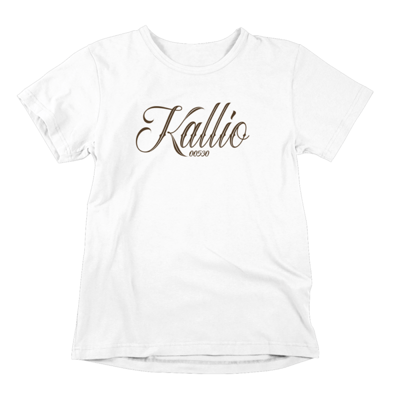 Helsingin Kallio, the place to be. Valkoinen Kallio-aiheinen miesten Kallio T-paita painatuksella, teemana asenne ja huumori. Pehmeä kampapuuvilla tuo mukavuutta arkeen. Sopii myös naisille, eli ns. Unisex Kallio paita.