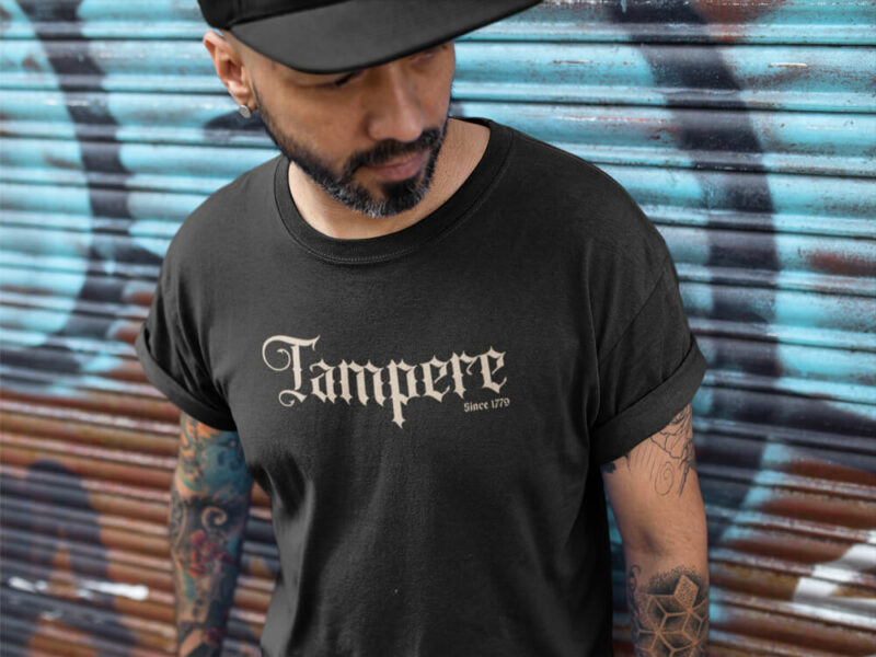 Wanha ja leppoisa Tampere. Tampere paita miehille mainoskuvassa.