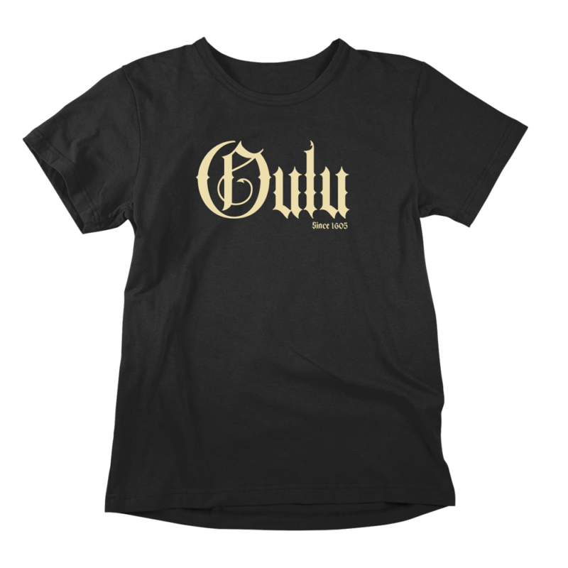 Historiallinen Oulu. Musta Oulu-aiheinen miesten Oulu T-paita painatuksella, teemana asenne ja huumori. Pehmeä kampapuuvilla tuo mukavuutta arkeen. Sopii myös naisille, eli ns. Unisex Oulu paita.
