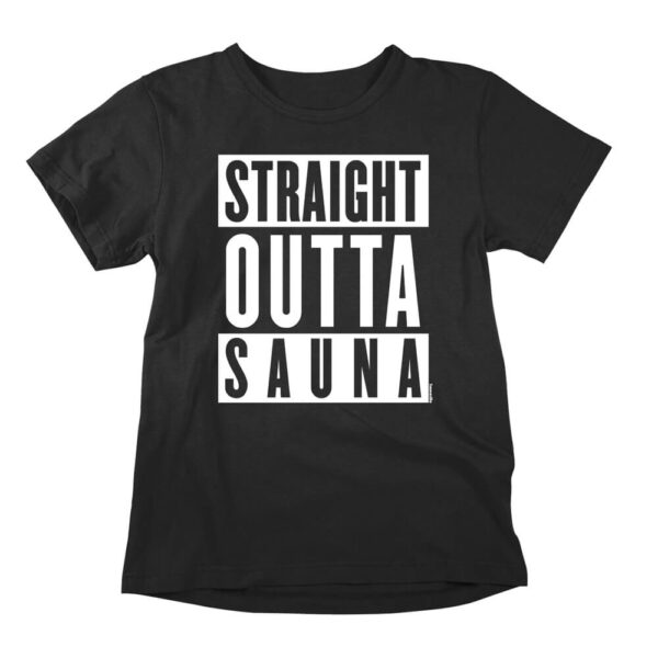 Musta miesten T-paita, painatuksessa lukee Straight Outta Sauna. Kyseessä Saunazillan Sauna T-paita, parodioituna Straight Outta Compton paita.