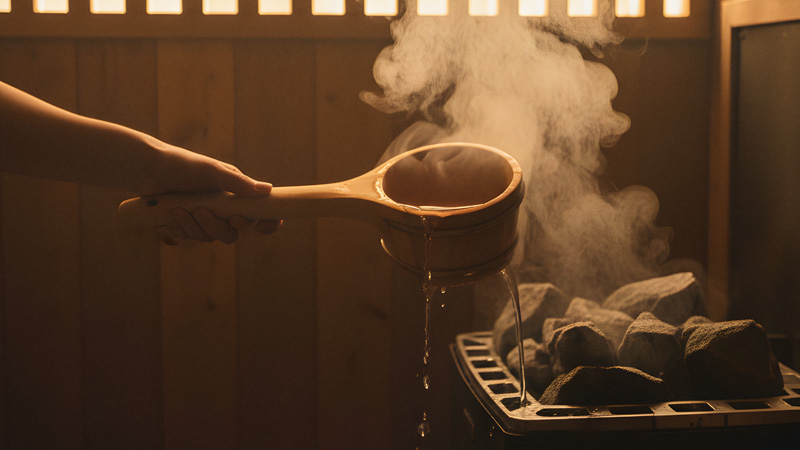To achieve better health and well-being, choose the sauna lifestyle. Consistent sauna bathing is proven to deliver health benefits and relieve stress. Embracing this regular sauna lifestyle can fundamentally improve your life.